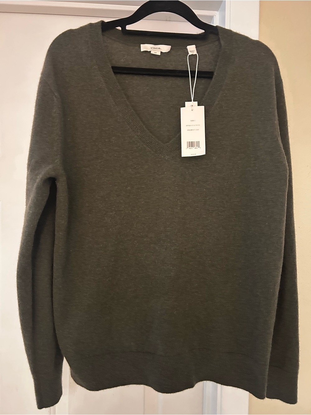 Vince Olive Green V-Neck Cashmere Sweater - Picture 2 of 9